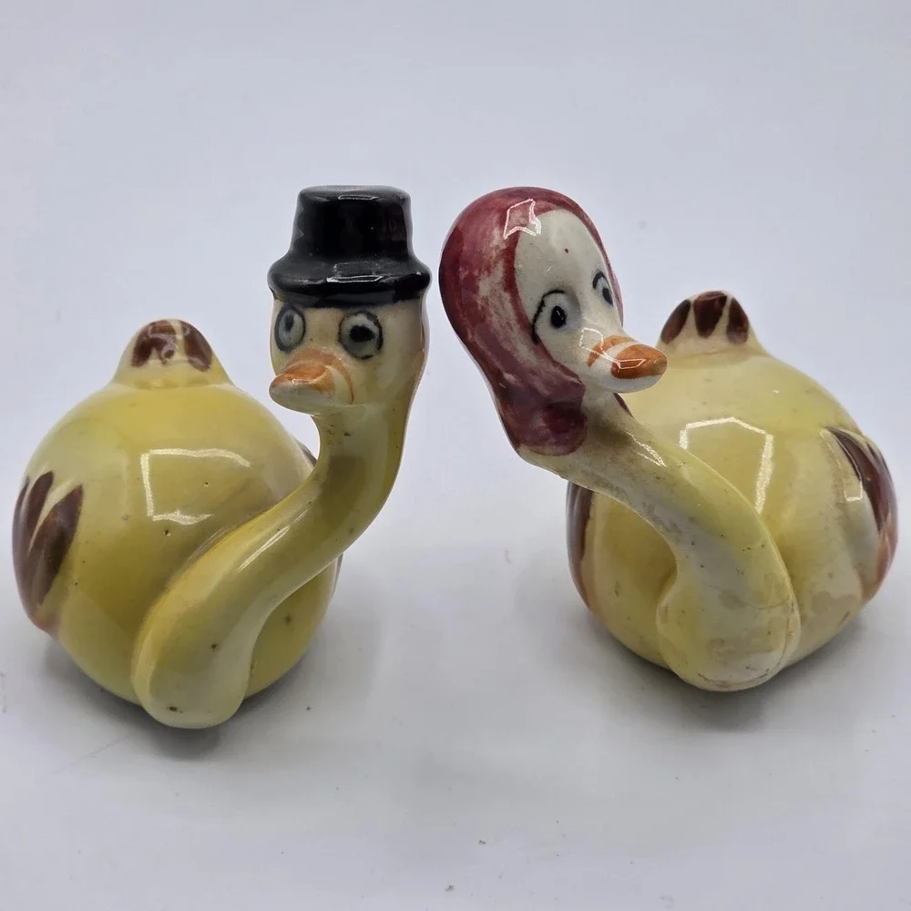 Vintage Ducks Salt & Pepper Shakers Figural Pair Made in Japan Ceramic Cork Set‎
